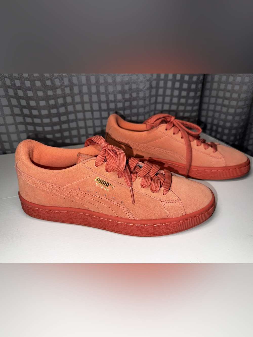 Puma Women’s Suede Low-Top Sneakers in Coral/Peach Sz 7
